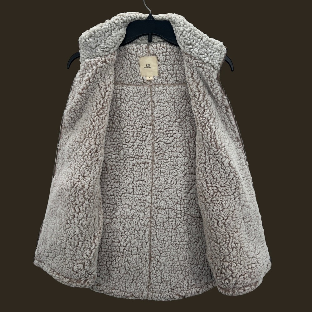 Thread Supply Sherpa Fleece Vest Womens Small Beige Zip Pockets Lightweight Cozy - Picture 3 of 8
